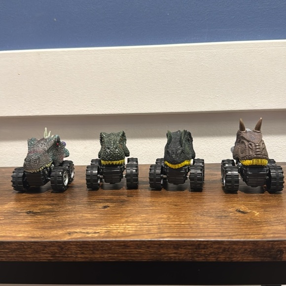 Dinosaur Head Pull Back And Go Off Road/ Monster Truck /Cars Mini Toys Set Of 4 - Picture 2 of 7